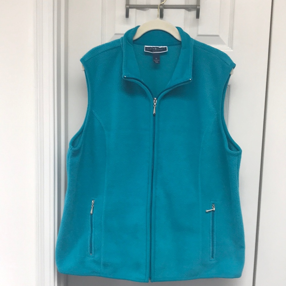 Karen Scott Fleece. Vest